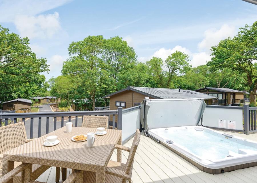 hot tub lodge breaks at woodside bay lodge retreat in the isle of wight