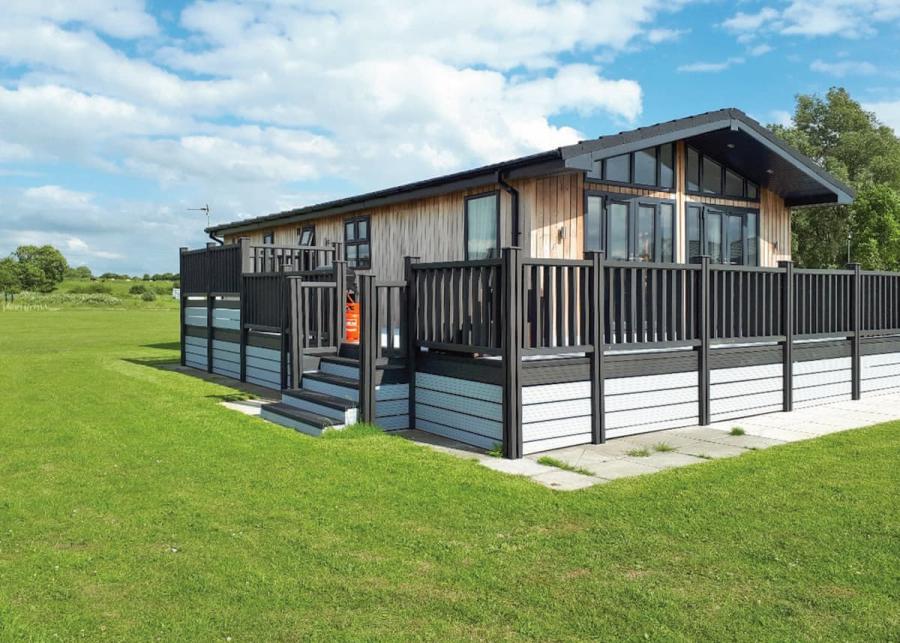 lodge breaks at barlings country park in lincoln