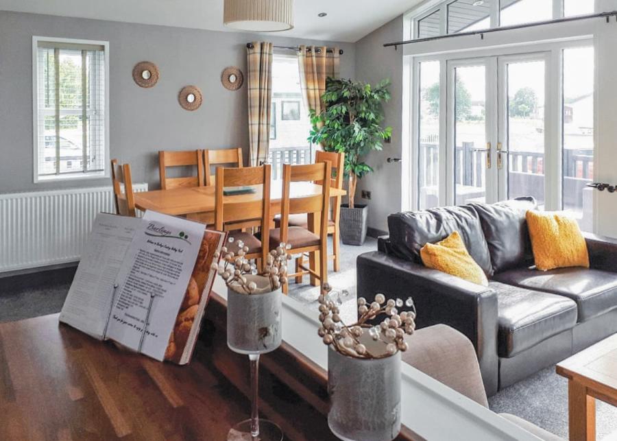 luxury lodge holidays at barlings country park in lincoln