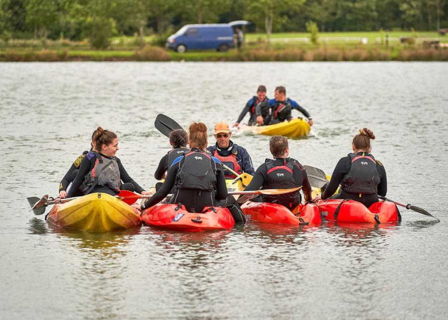 kayaking at bosworth lakeside lodges near nuneaton 