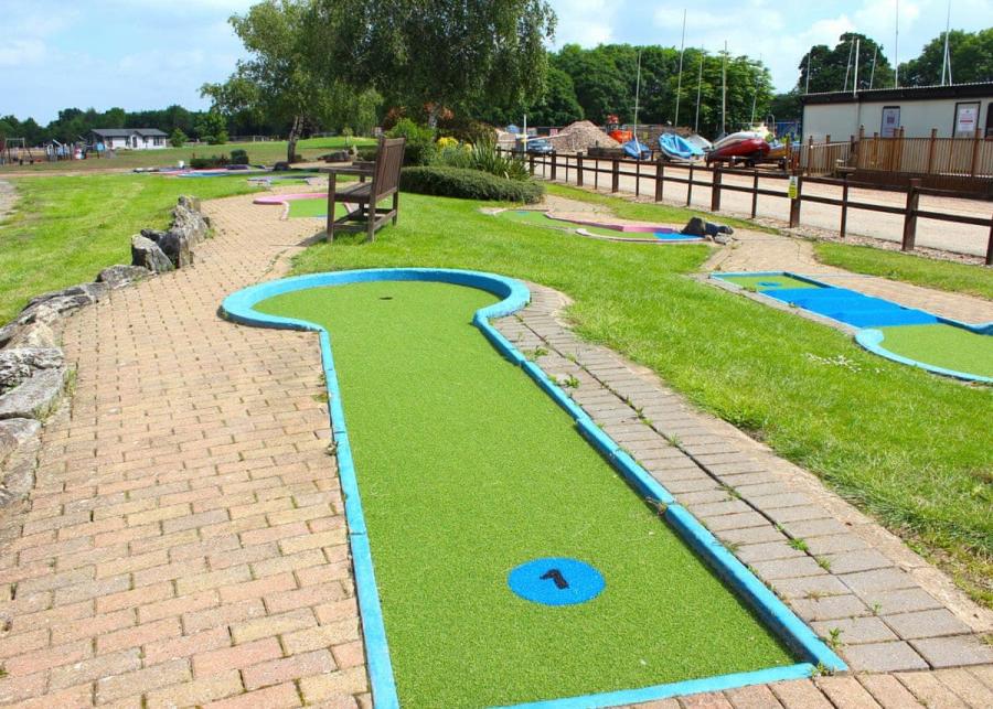 crazy golf at bosworth lakeside lodges 