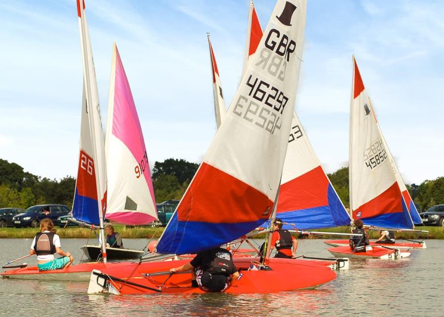 boating at bosworth lakeside lodges 