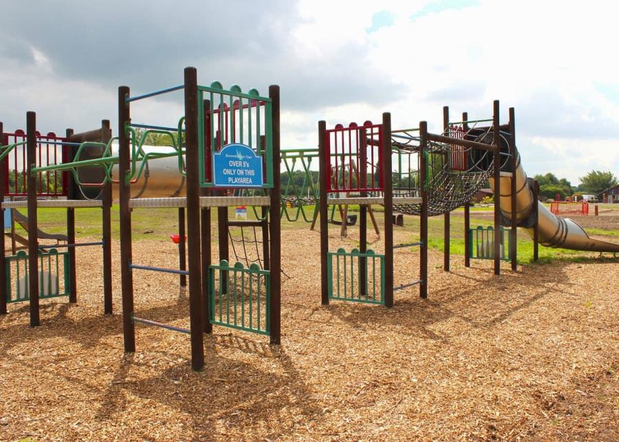 kids park at bosworth lakeside lodges 