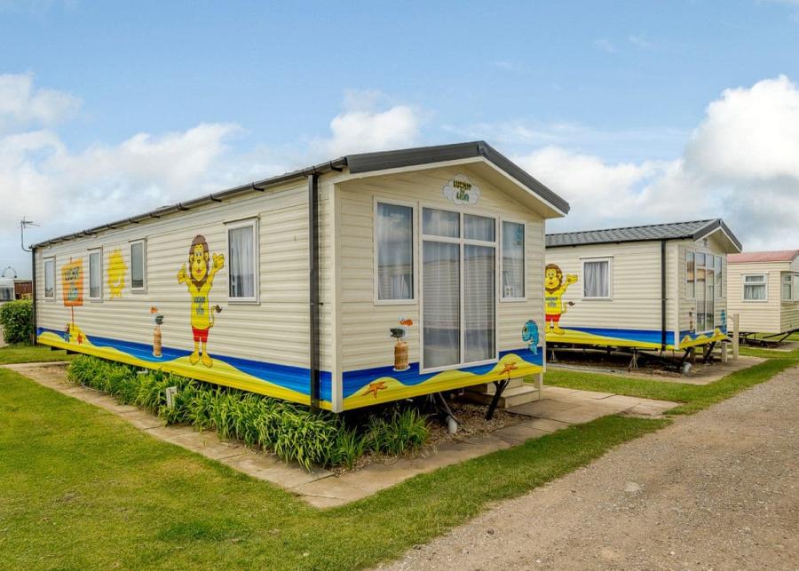 caravan breaks at coastfields holiday village near skegness