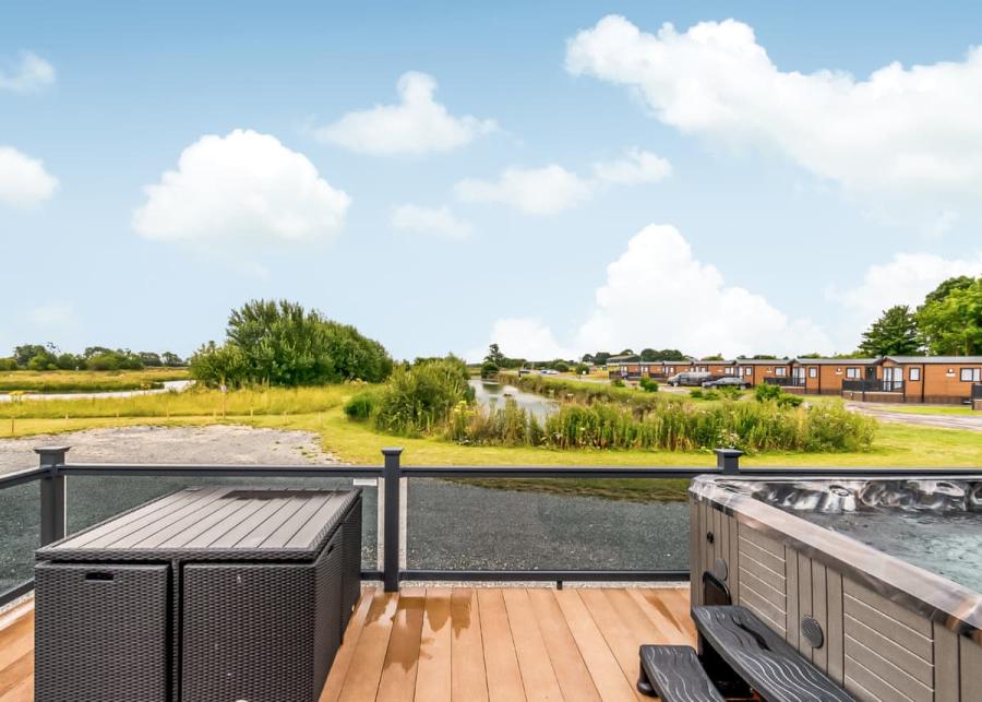 hot tub stays at hanworth country park