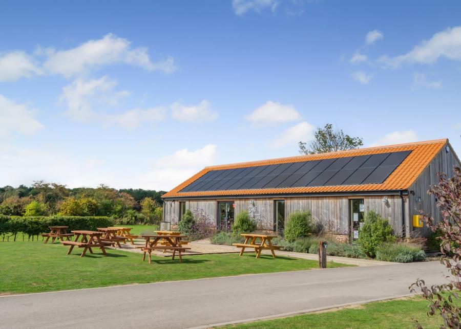 home farm park lakeside retreat in lincolnshire