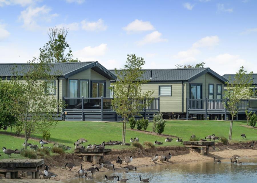 luxury lodges at home farm park lakeside retreat near skegness