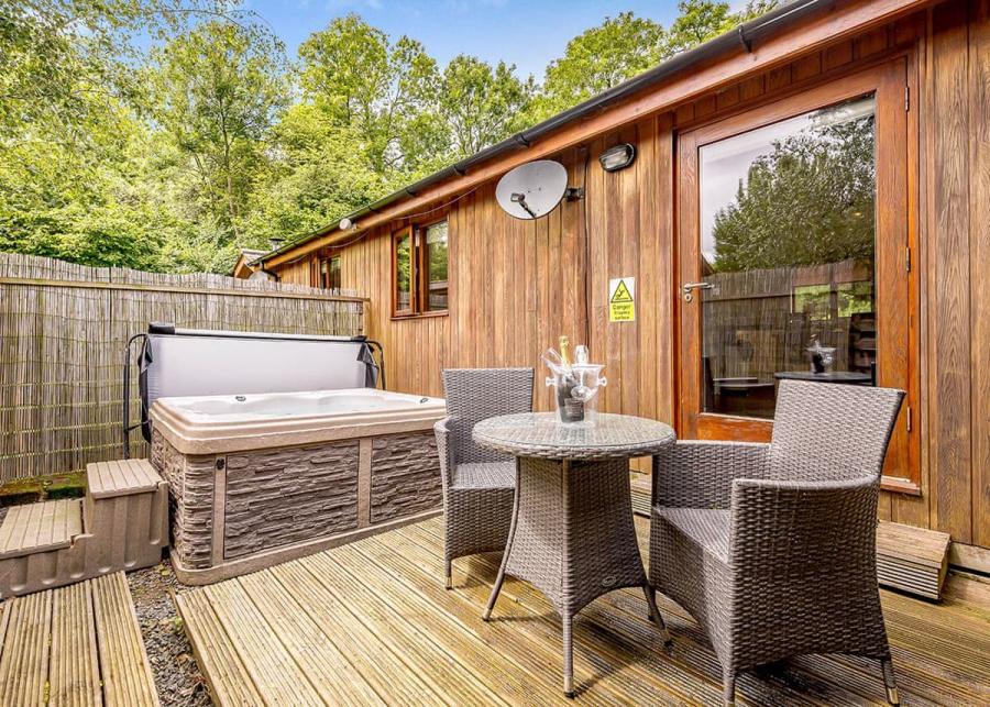 hot tub holiday lodge breaks at meadows end lodges