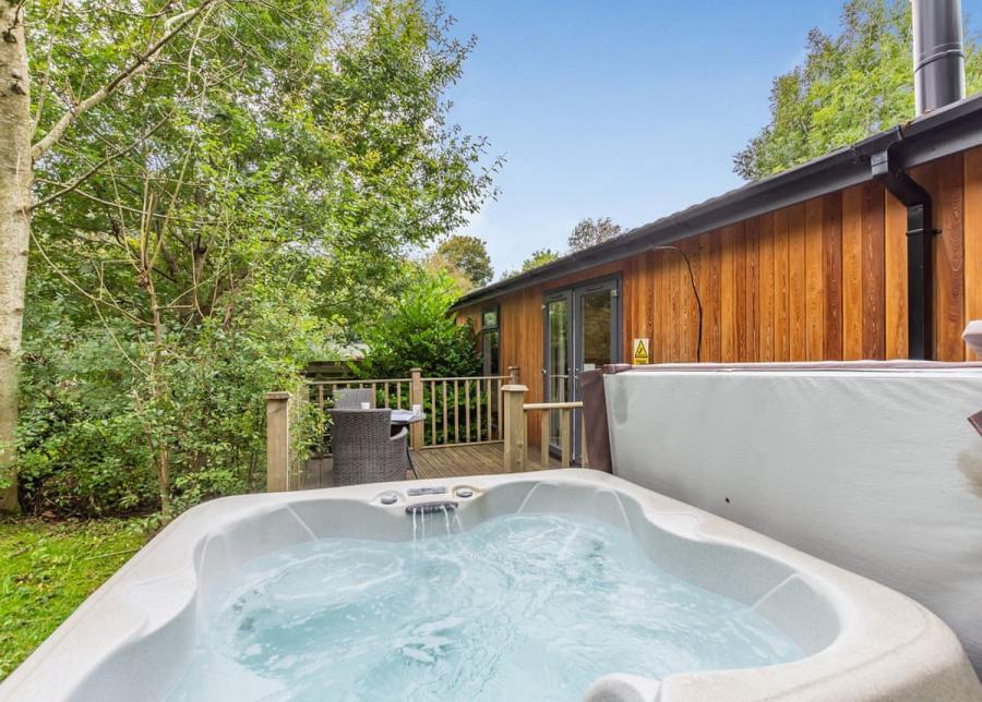 private hot tubs at meadows end lodges near  grange-over-sands