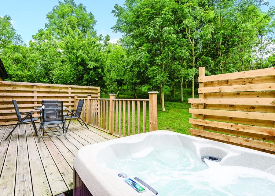 hot tub lodge breaks