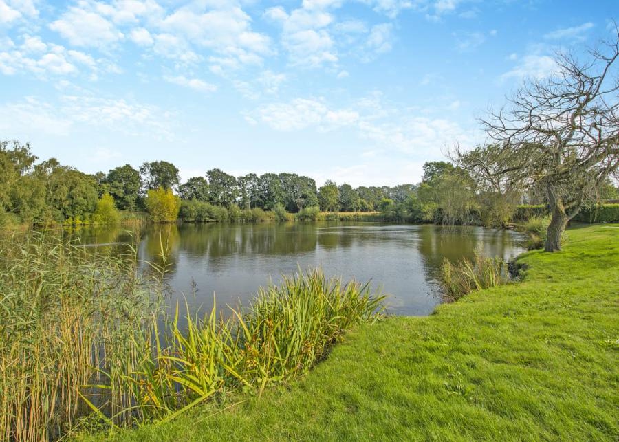 fishing lakes at messingham lakes lodge park in Scunthorpe