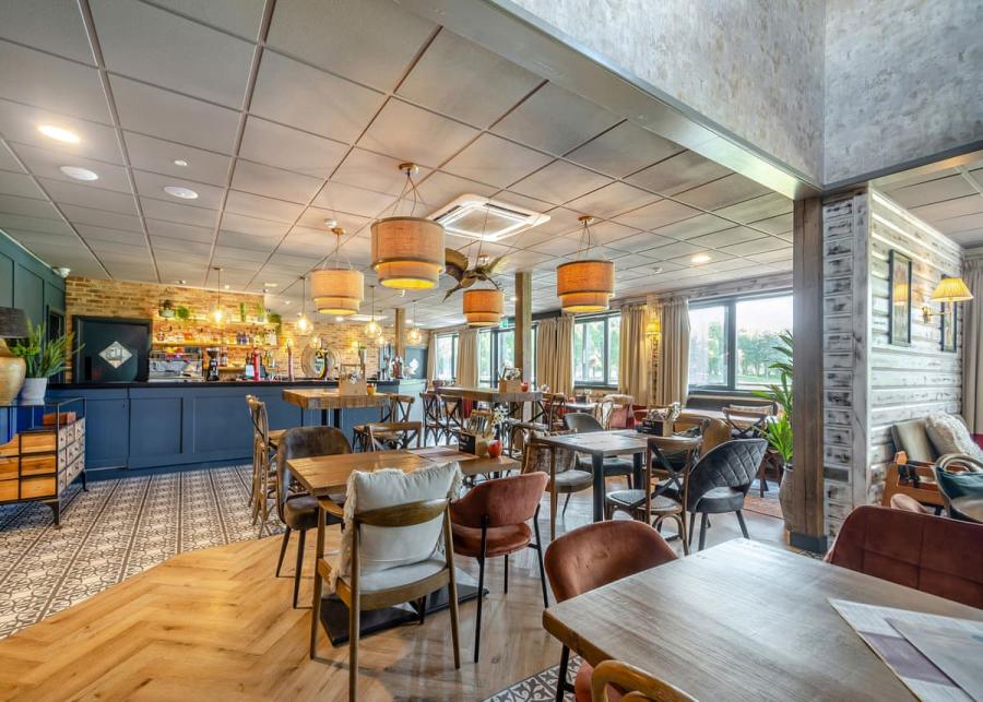 bar area at messingham lakes lodge park