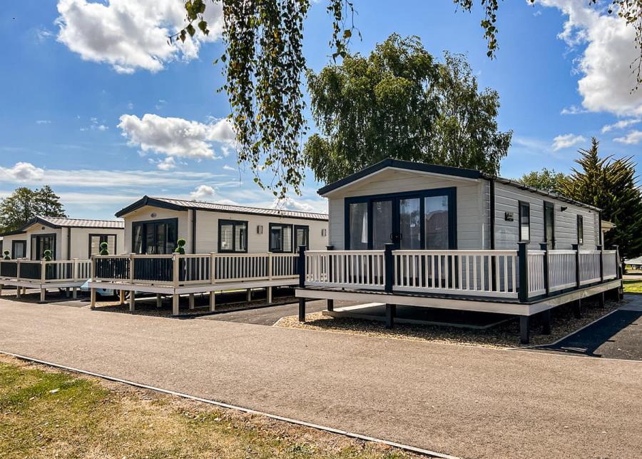 lodge breaks at norfolk broads country park in potter heigham