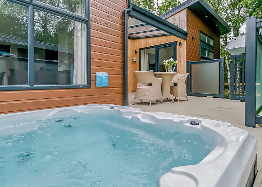 hot tub holidays at norfolk woods resort and spa in kings lynn