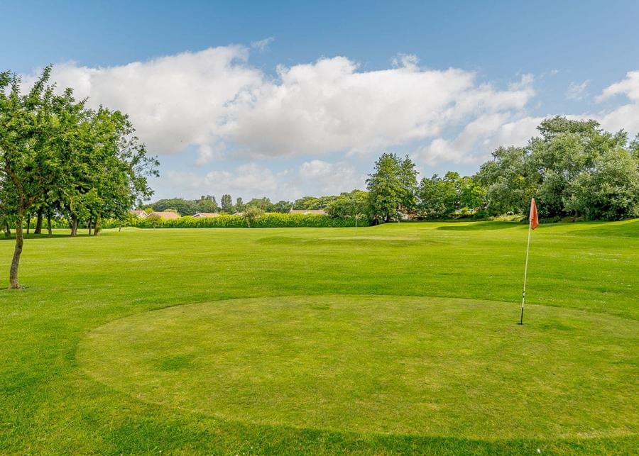 pitch and putt at north shore holiday park in skegness