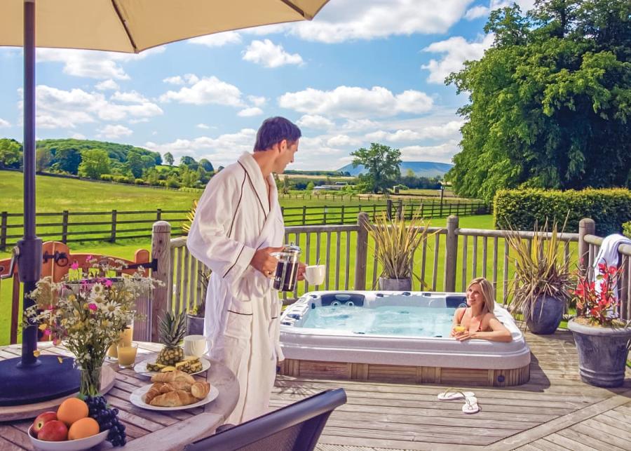 hot tub breaks ribblesdale lodge holiday park 