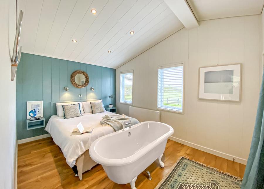 luxury bedroom with roll top bath at ribblesdale lodge holiday park 