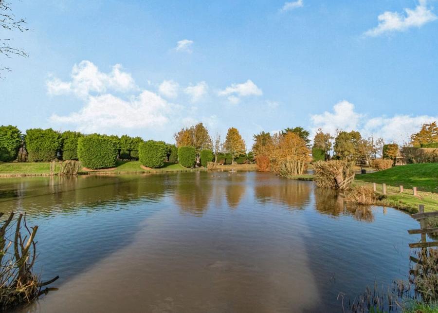 fishing lake at sycamore lakes holiday park 