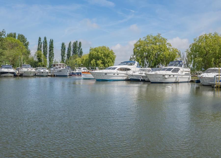 boating at waveney river centre in norfolk