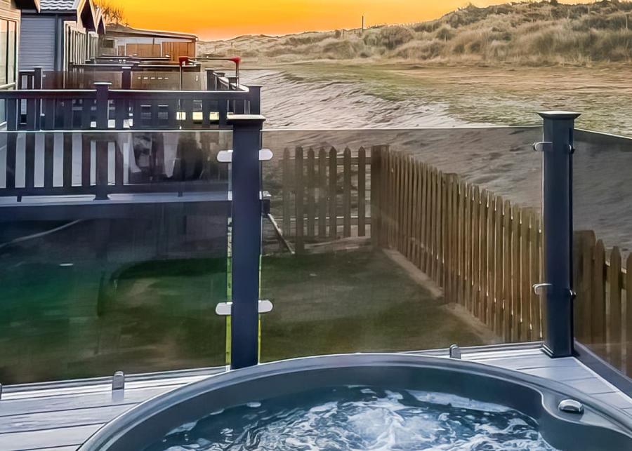 hot tub breaks at waxham sands holiday park 
