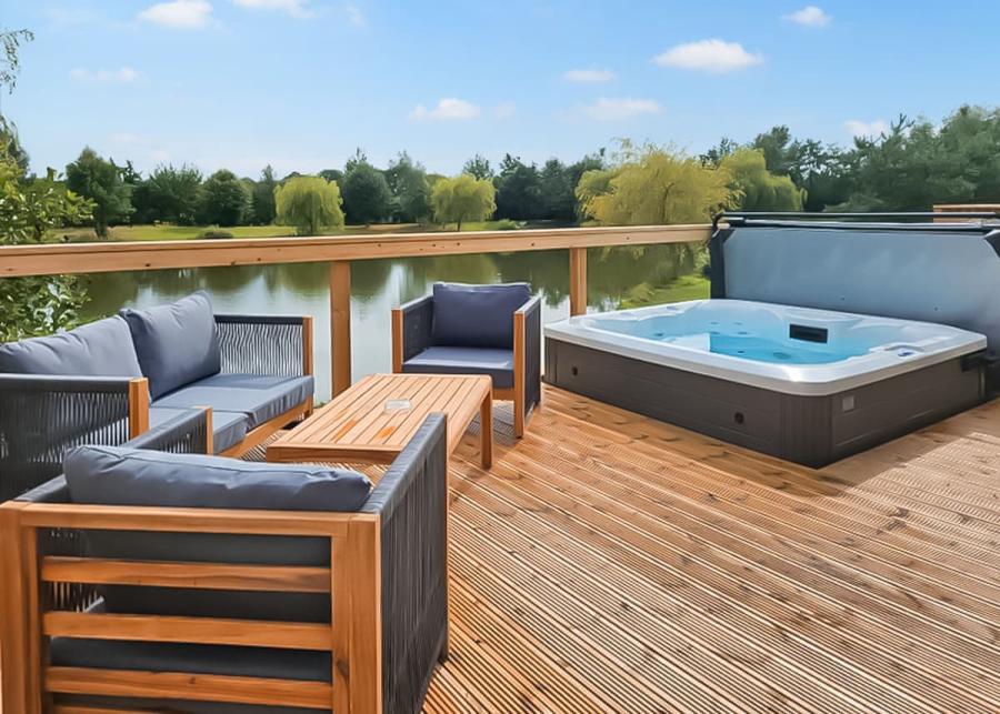 hot tub breaks at wold view country park in caistor
