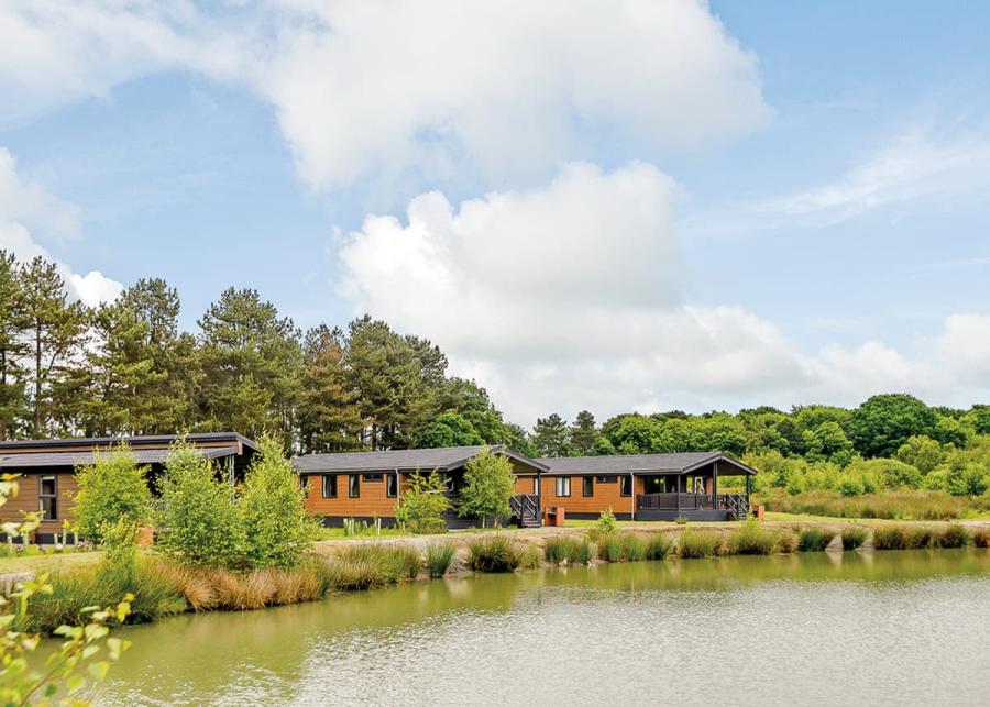 lodge breaks at woodhall country park lodges 