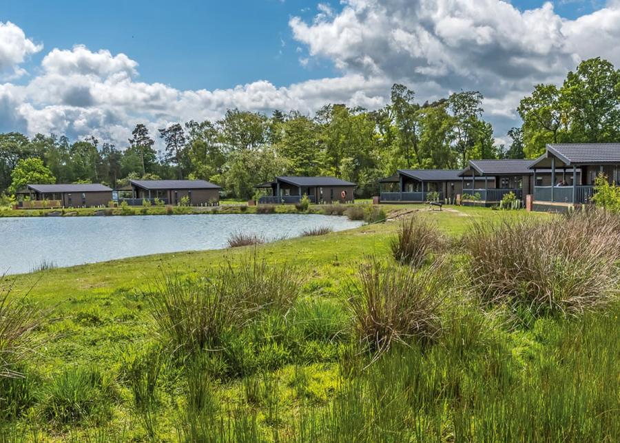lake side lodge breaks at woodhall country park lodges 