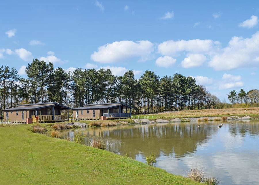 woodhall country park lodges 