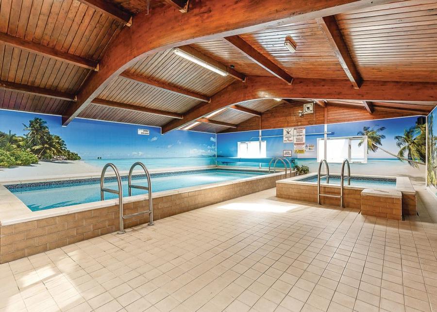 indoor pool at bucklegrove holiday park near cheddar