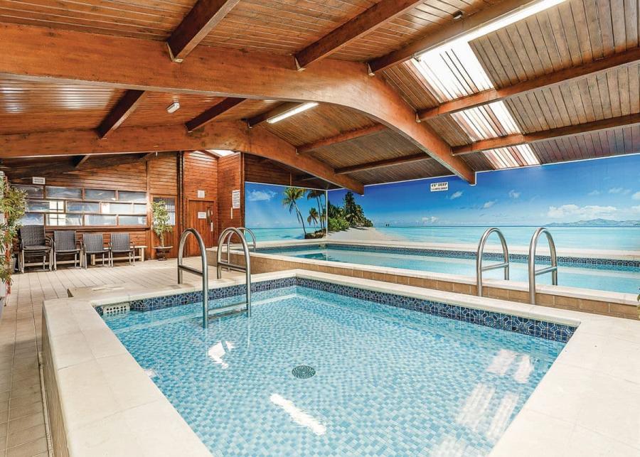 indoor pool at bucklegrove holiday park near cheddar