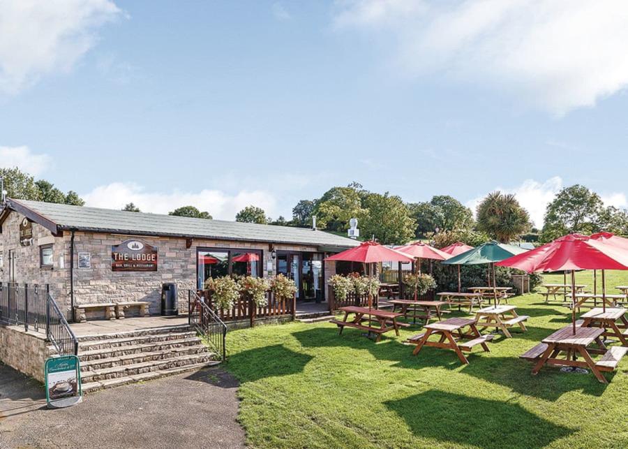bar and restaurant at bucklegrove holiday park near cheddar