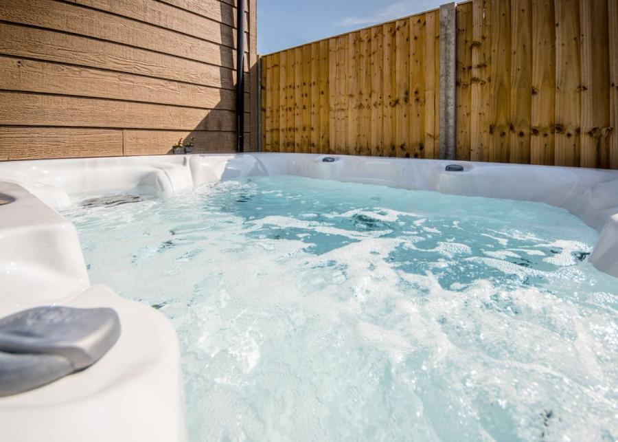 hot tub breaks at hawthorn glen lodges near downham market