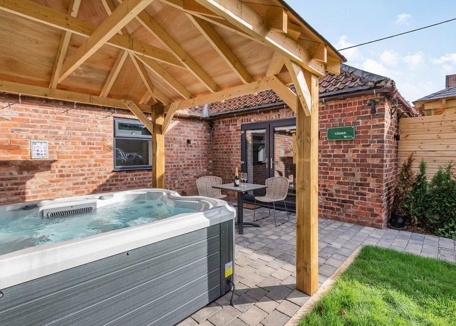 hot tub holidays at redbrick woodland lodges in edwinstowe