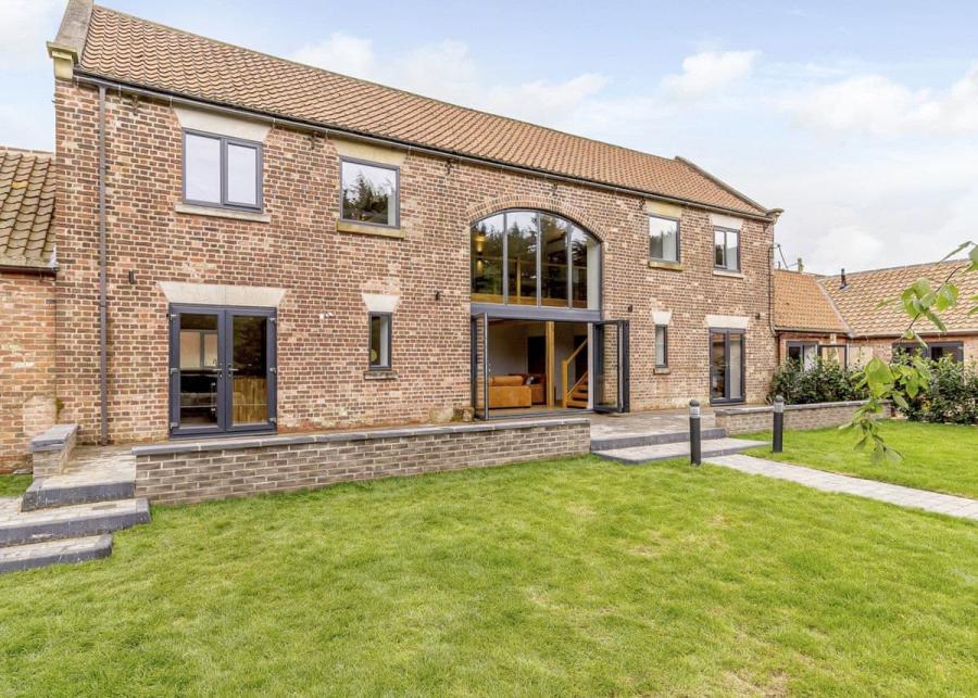 luxury lodge holiday at redbrick woodland lodges in edwinstowe