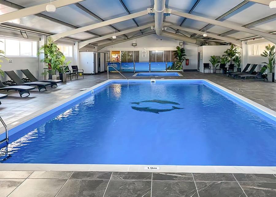 indoor pool at riverside holiday village in somerset