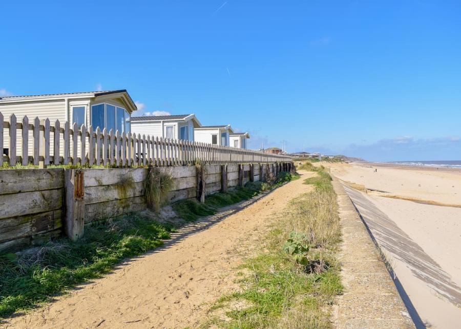 beach location at sandy beach holiday park near bacton 