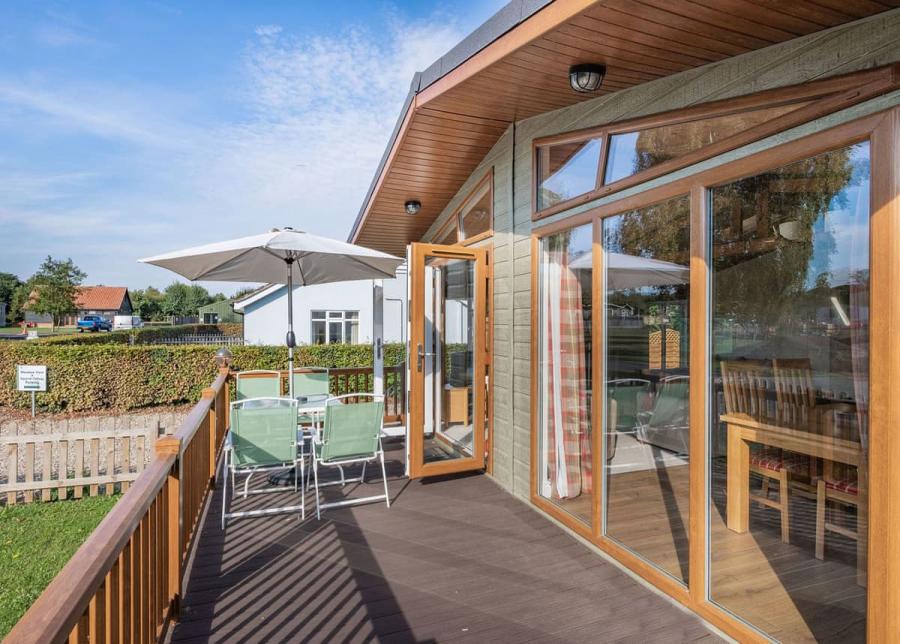 lodge decking at yaxham waters holiday park