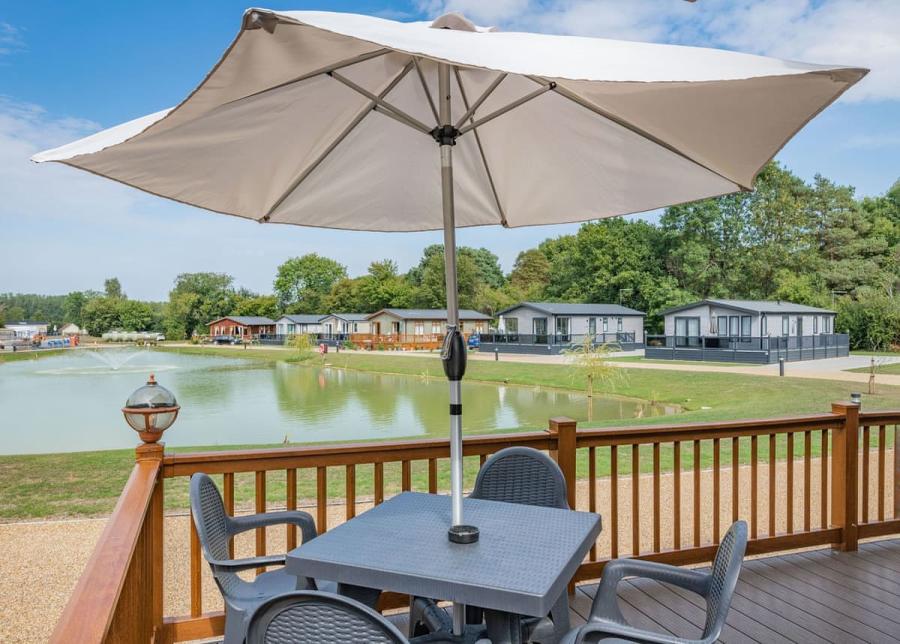 lodge decking yaxham waters holiday park