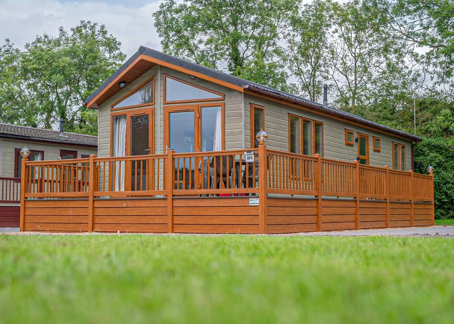 lodges at yaxham waters holiday park near dereham