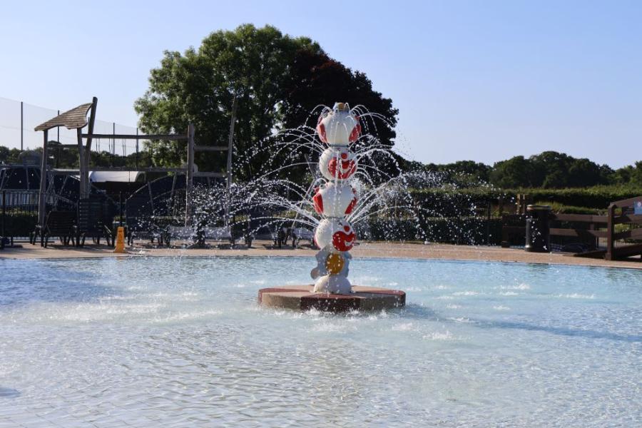 outdoor pool at bashley holiday park in hampshire