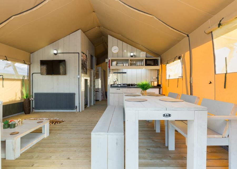 glamping tent at bowbrook lodges in pershore