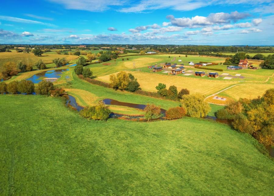 countryside setting at bowbrook lodges in pershore