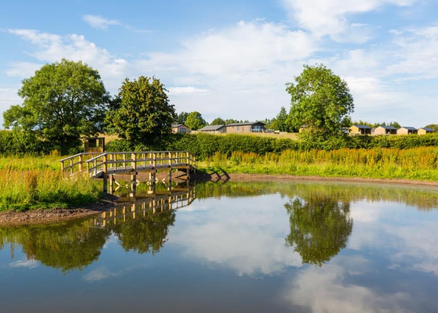 lake at bowbrook lodges in worcestershire