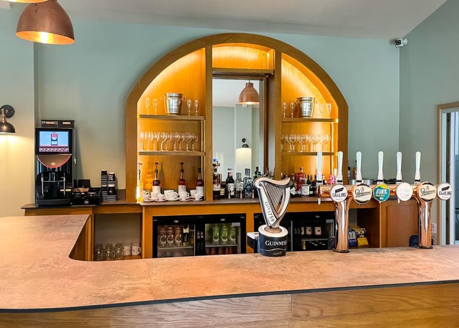 bar at bredon view holiday park in pershore