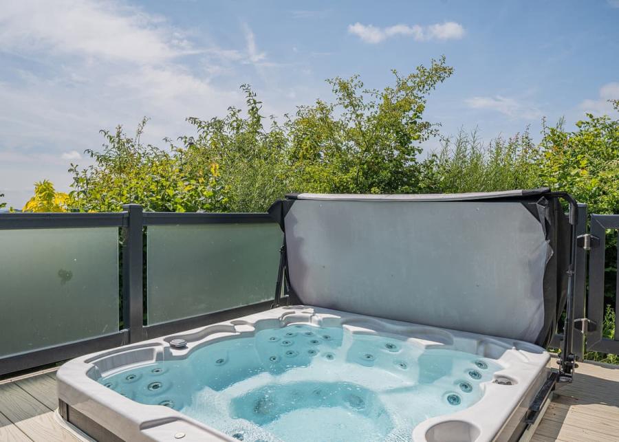 hot tub holidays at cheddar woods resort and spa