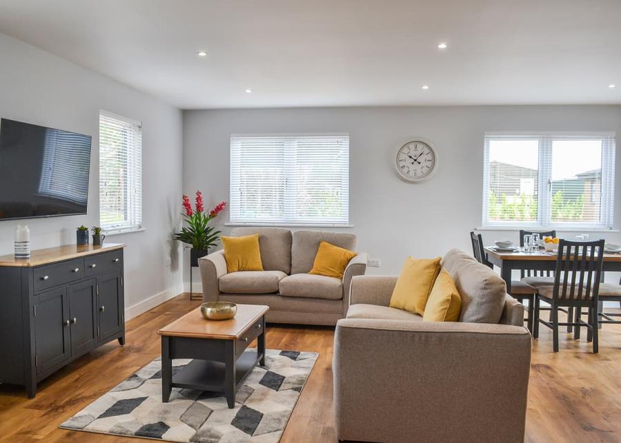 open plan living in a lodge at cotswold gateway escape in worcestershire