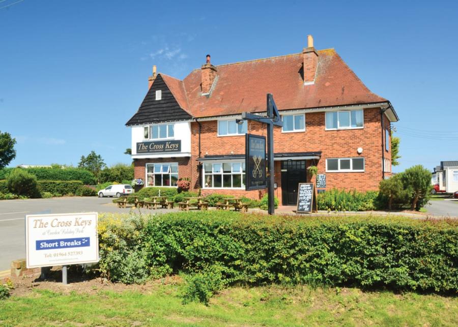 bar and restaurant at cowden holiday park 