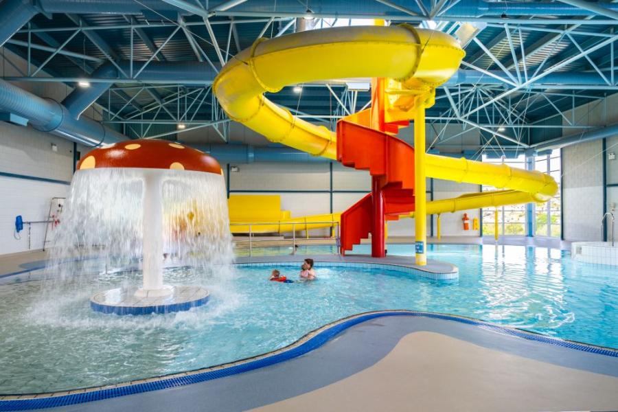 indoor swimming pool at devon bay holiday park in devon