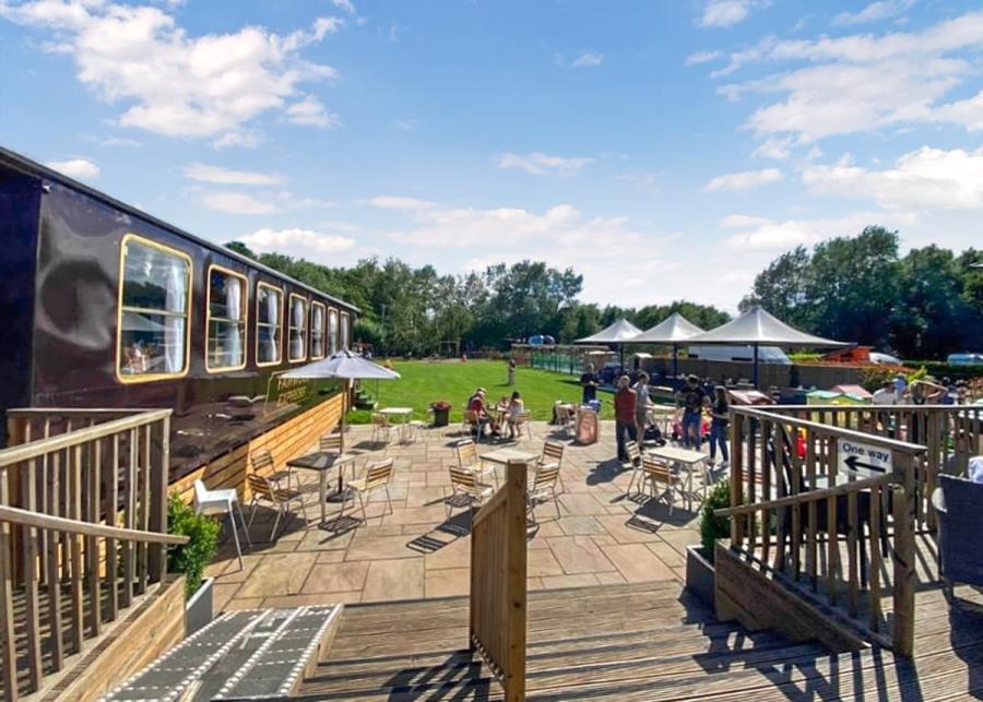 fairwood lakes holiday park in westbury