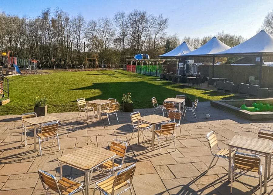 fairwood lakes holiday park in westbury